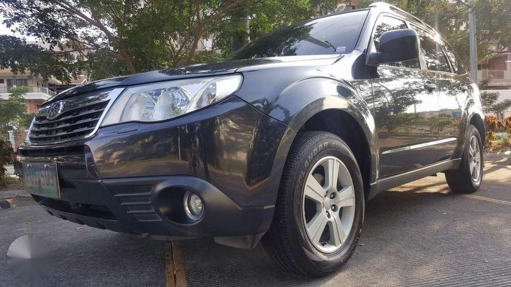 Subaru Forester 2010 2.0 AT Gray SUV For Sale