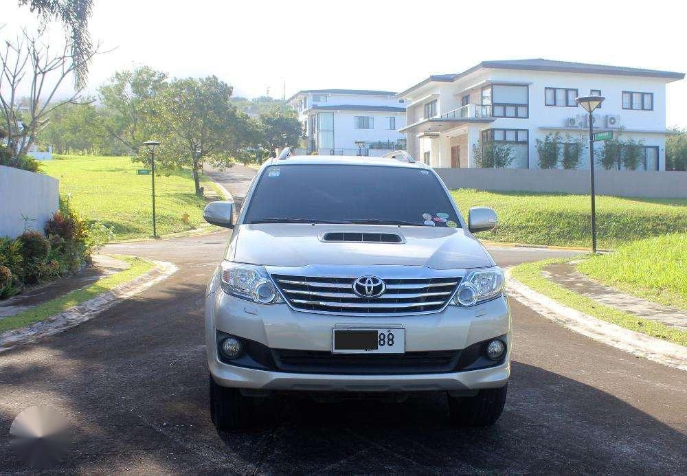 2014 Toyota Fortuner V 4x4 AT Top of the line Casa maintained