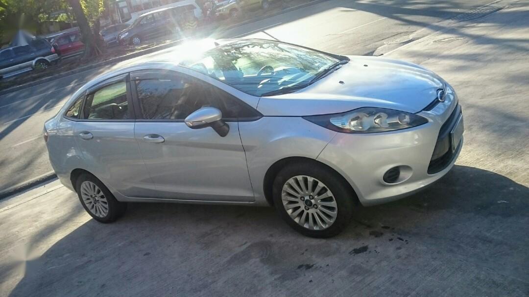 Silver Ford Fiesta 2013 for sale in Automatic