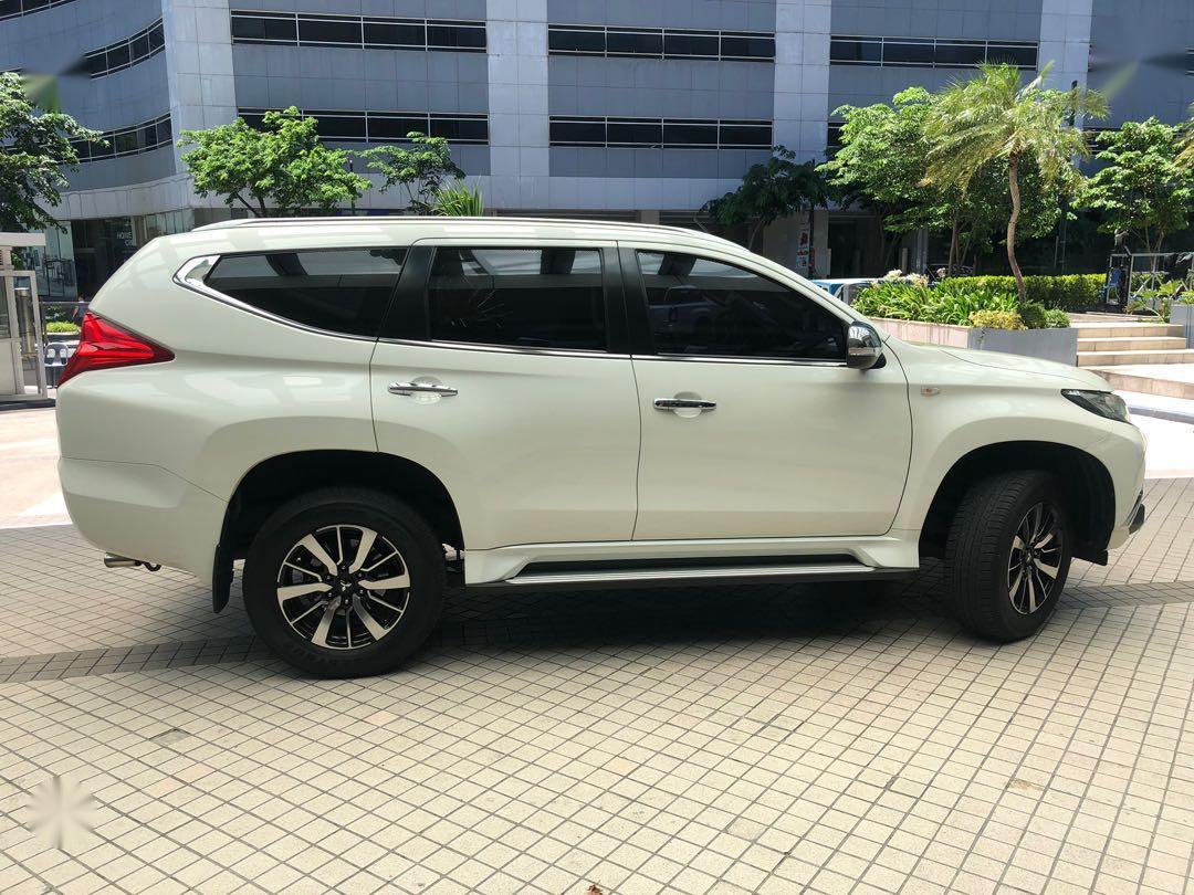 Selling White Mitsubishi Montero in Manila
