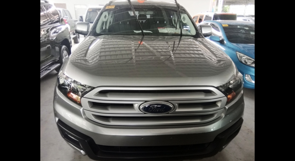 Selling Silver Ford Everest 2019 in Pasig