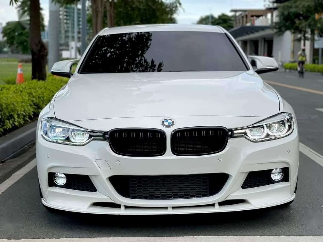 Selling White BMW 320D 2019