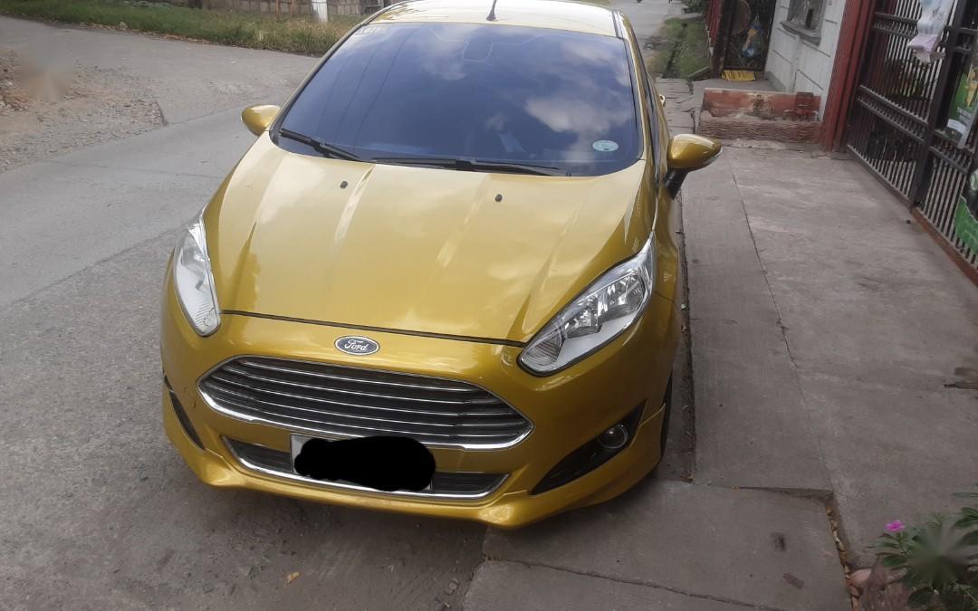 Selling Yellow Ford Fiesta 2015 in Muñoz
