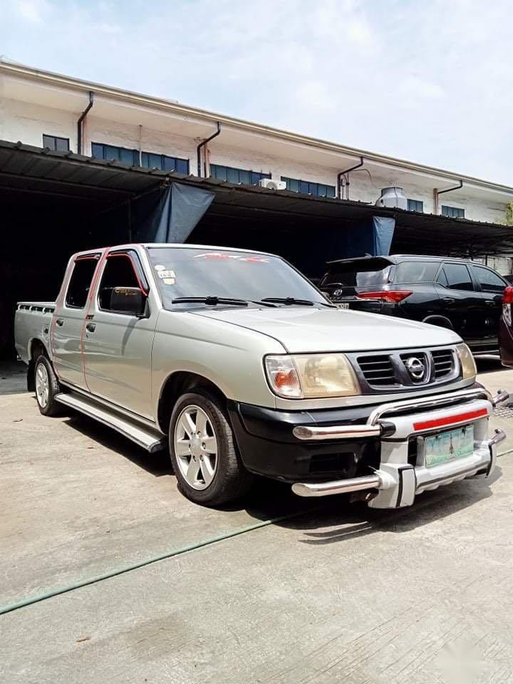 Selling White Nissan Frontier 2005 in Quezon City