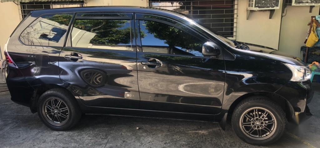 Selling Black Toyota Avanza 2017 in Cabuyao