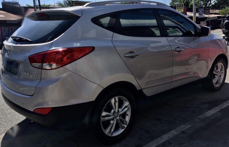 Selling Silver Hyundai Tucson 2010 in Angeles