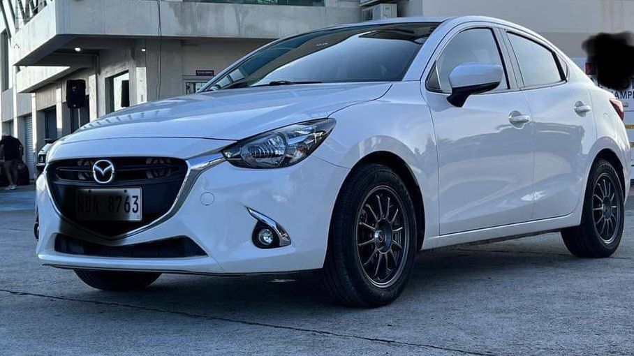 Selling White Mazda 2 2018 in Pasig