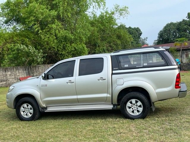 Silver Toyota Hilux 2009 for sale in Automatic