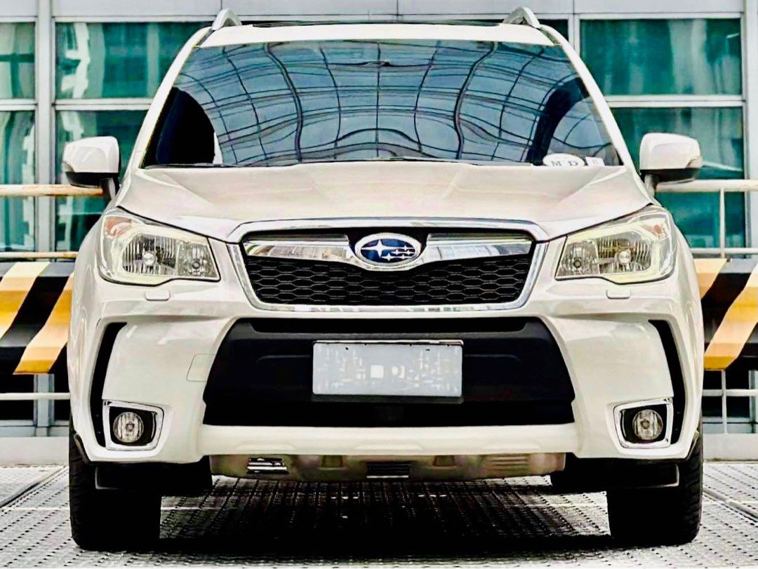 Selling White Subaru Forester 2014 in Makati