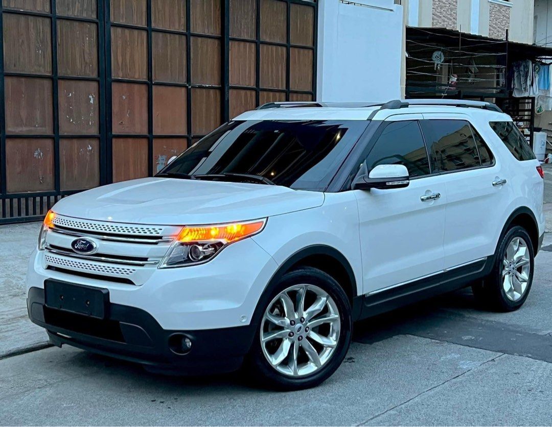 Selling Pearl White Ford Explorer 2015 in Manila