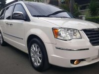 2011 Chrysler Town and Country a/t for sale