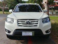 Hyundai Santa Fe 2010 AT White For Sale 