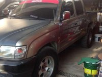FOR SALE TOYOTA Hilux 03 sr5 Manual 4X2
