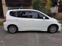Honda Fit 2009 AT white for sale
