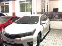 Toyota Corolla Altis 2.0V AT White Sedan For Sale 