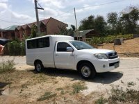 Toyota Hilux FX 2010 White Truck For Sale 