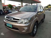 Toyota Fortuner G 2005 Model Acquired from 1st Owner