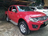 Mitsubishi Strada glx v2 2012 automatic vs hilux navara