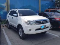 Toyota Fortuner 2010 G AT White For Sale 