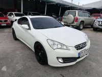 2010 Hyundai Genesis AT White For Sale 