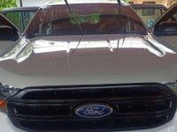 For assume Ford Everest 2016 Ambiente AT.