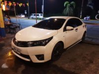 Toyota Altis 1.6V AT.pearlwhite 2015