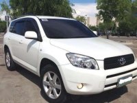 2008 TOYOTA RAV 4 - super fresh and clean . AT . all power