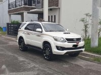 SELLING TOYOTA Fortuner V 2014