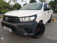 SELLING Toyota Hilux 2017