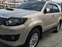 SELLING TOYOTA Fortuner V 4x2