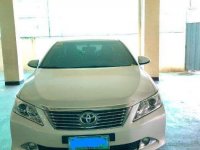 Toyota Camry 2012 2.5V Pearl White Low Mileage