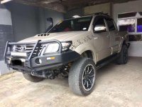 SELLING TOYOTA Hilux G 2015