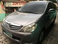 SELLING TOYOTA Innova g 2009