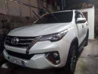 Toyota Fortuner V 2016 Newlook Automatic for sale at Quezon City