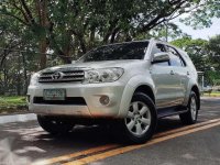 2010 TOYOTA Fortuner G 2.5 A/T Diesel Engine Top of the Line