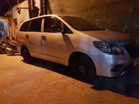 SELLING TOYOTA Innova E 2015 AT Diesel