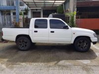 2004 4x2 Toyota Hilux FOR SALE