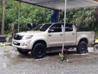 Selling Toyota Hilux G 4x4 Manual tranny 2012 