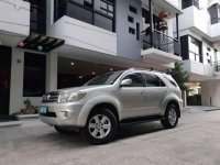 2011 Toyota Fortuner g gas FOR SALE