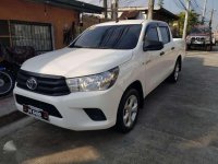 2017 Toyota Hilux white 17 mags manual