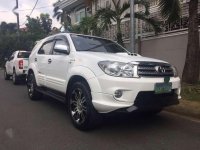 2011 TOYOTA Fortuner V 4x4 Diesel 200T worth of accessories