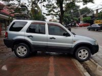 2005 FORD ESCAPE XLS - automatic transmission . all power 