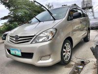 SELLING TOYOTA Innova E 2011 manual diesel