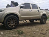 TOYOTA HILUX 4X2 MT 2013 model 2.5 engine displacement