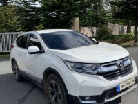 2017 Honda CR-V pearl white with good condition
