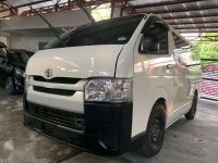 TOYOTA 2017 Hiace Commuter 3000L Manual White