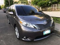 Toyota Sienna 2011 XLE AT Captain Seats Top Line