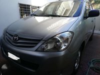 FOR SALE TOYOTA Innova E 2010 MANUAL