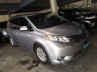 Selling Silver Toyota Sienna 2013 in Pasig