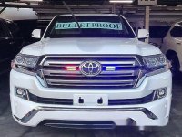 Selling White 2018 Toyota Land Cruiser for sale